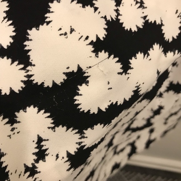 A.L.C. Corso Skirt 6 Silk Flowers Black White Floral high low long blooms - Picture 13 of 13